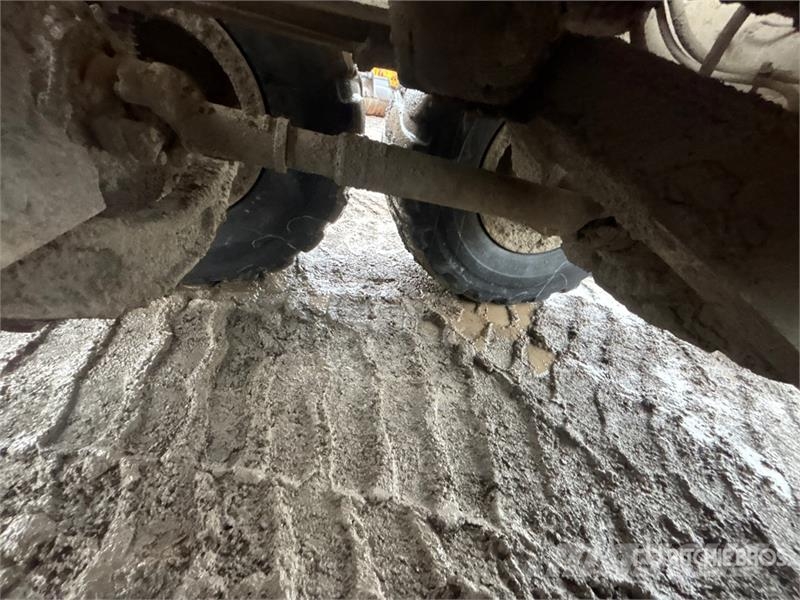 CAT 730 Dumper - Knickgelenk