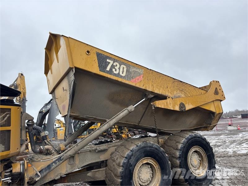 CAT 730 Dumper - Knickgelenk