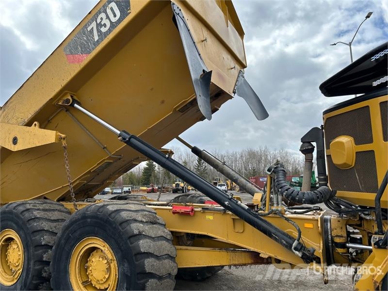 CAT 730 Dumper - Knickgelenk