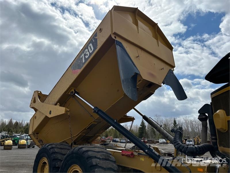 CAT 730 Dumper - Knickgelenk