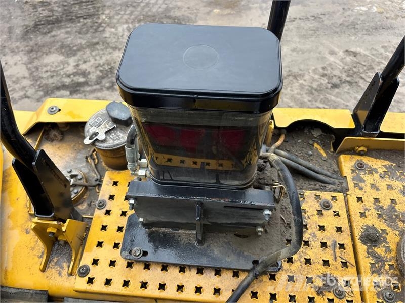 CAT 730 Dumper - Knickgelenk