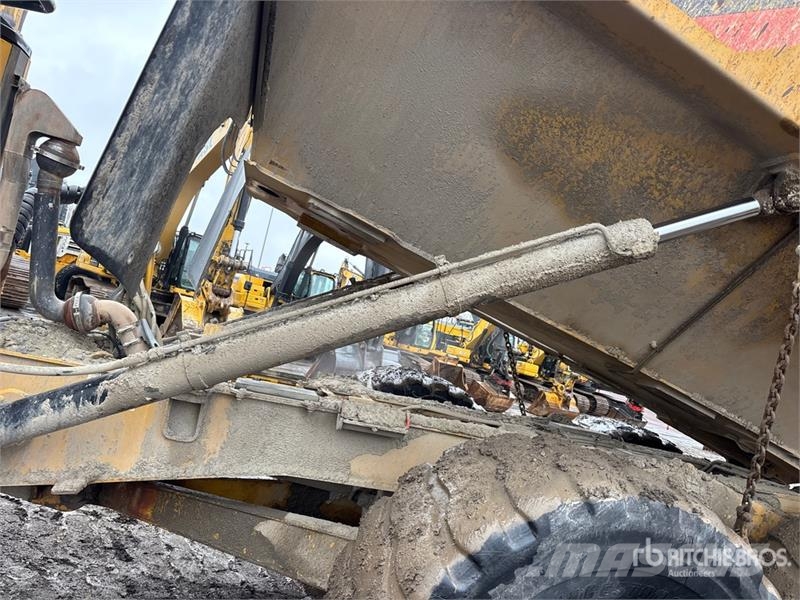 CAT 730 Dumper - Knickgelenk