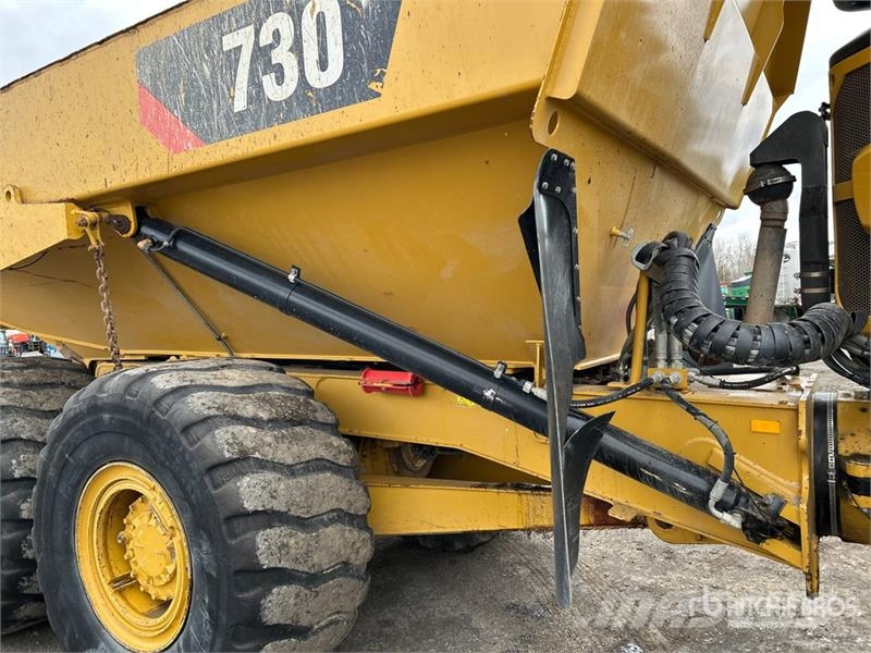 CAT 730 Dumper - Knickgelenk