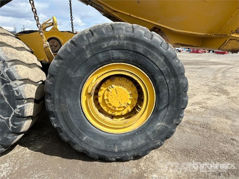 CAT 730 Dumper - Knickgelenk