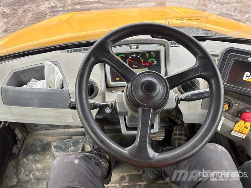 CAT 730 Dumper - Knickgelenk