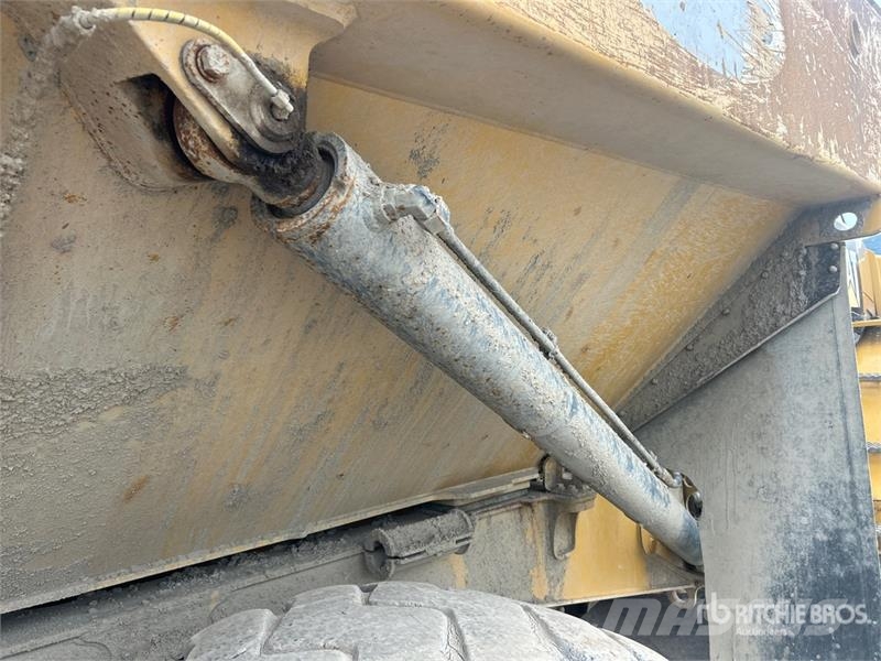 CAT 730C Csuklósdömperek