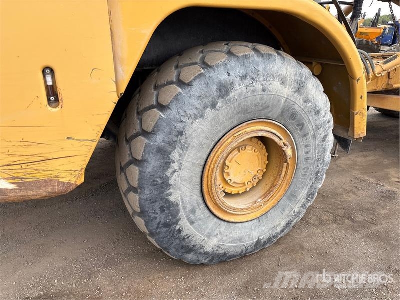 CAT 735 Tombereau articulé