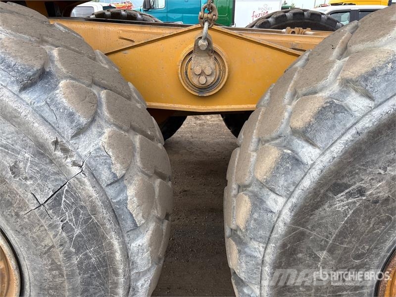 CAT 735 Tombereau articulé