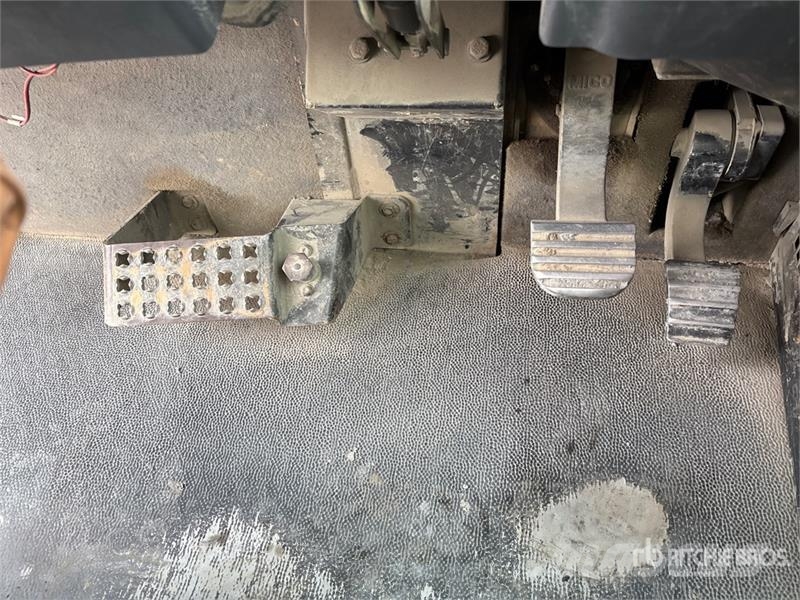 CAT 735 Tombereau articulé