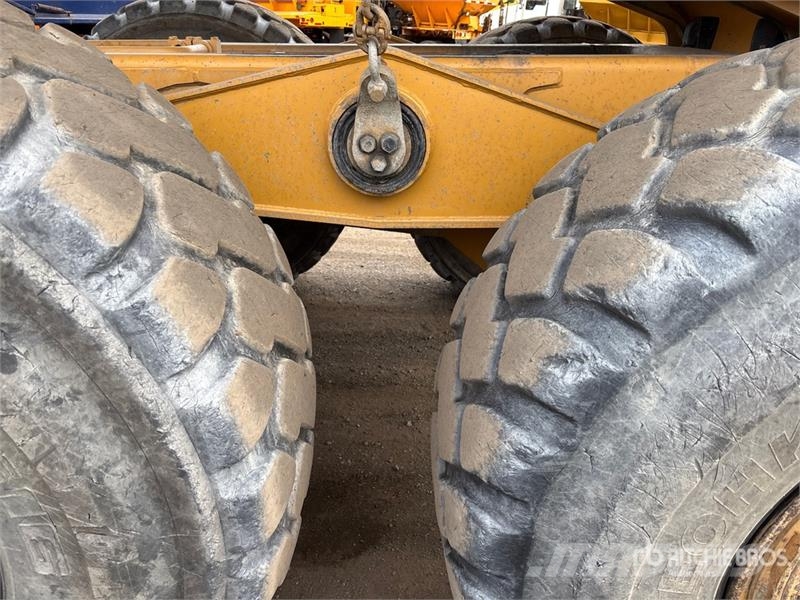 CAT 735 Tombereau articulé