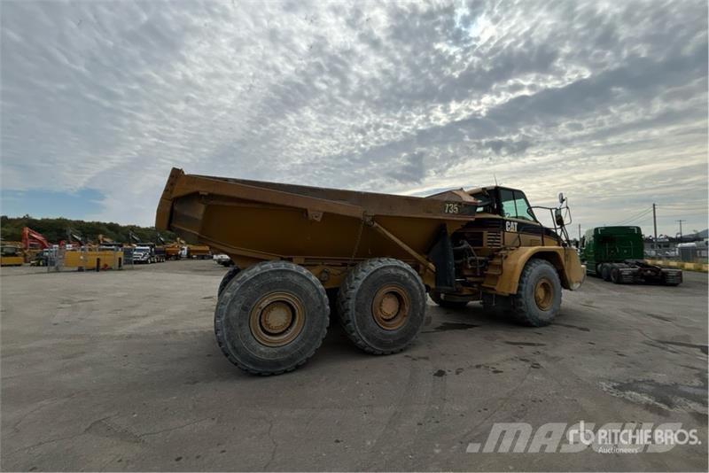 CAT 735 Tombereau articulé
