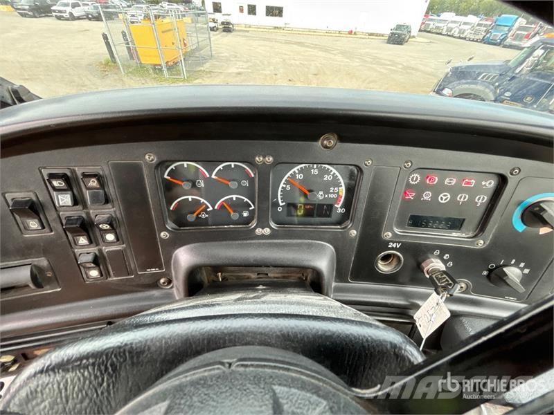 CAT 735 Tombereau articulé