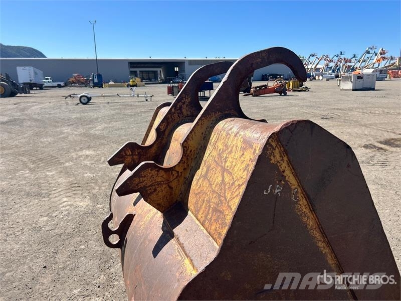 CAT 74 in Q/C Cleanup Excavator Bucket - Fits Cat 349 Kašike / Korpe