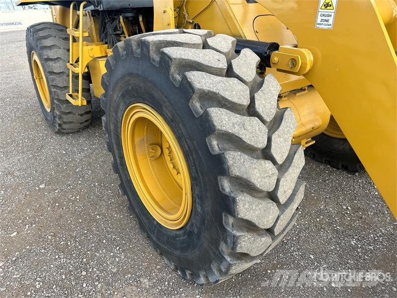 CAT 924HZ Pale gommate