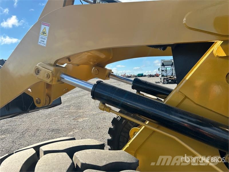 CAT 924HZ Pale gommate