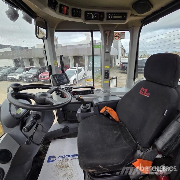 CAT 930M Iekrāvēji uz riteņiem