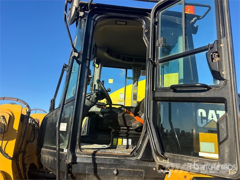 CAT 930M Pyöräkuormaajat
