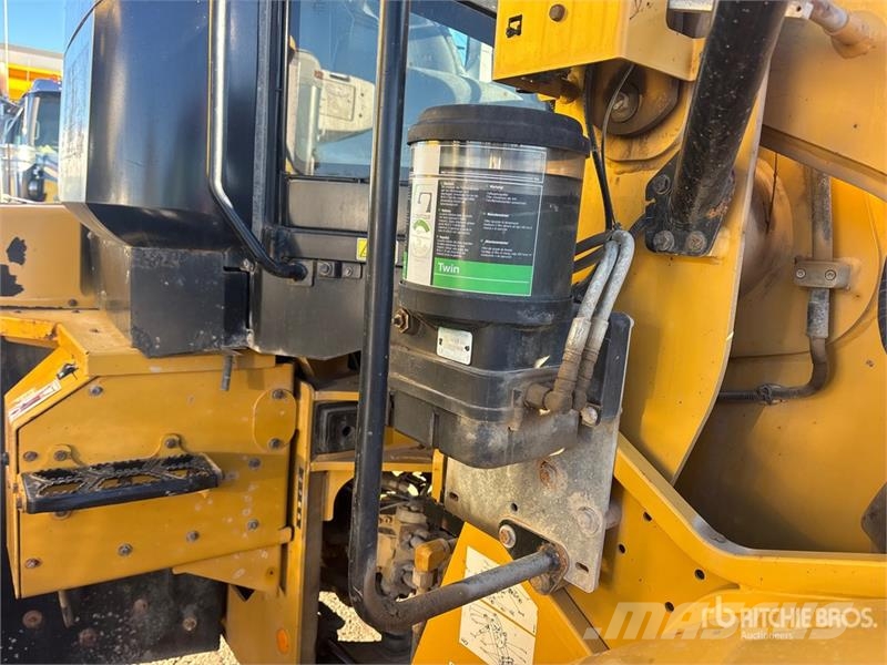 CAT 930M Pyöräkuormaajat