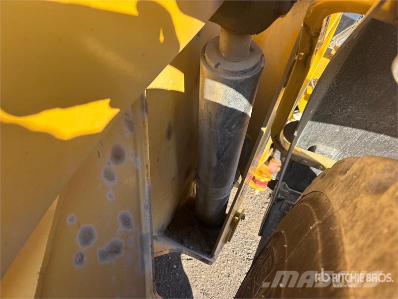 CAT 930M Pyöräkuormaajat