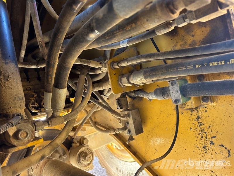 CAT 938K Wheel Loader Iekrāvēji uz riteņiem