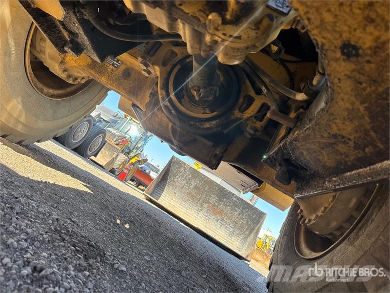 CAT 938K Wheel Loader Iekrāvēji uz riteņiem
