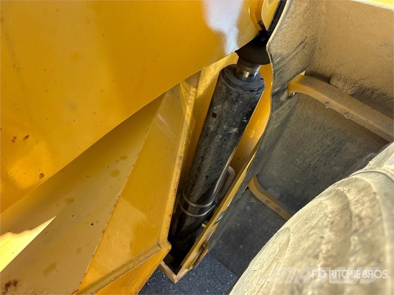 CAT 938K Wheel Loader Iekrāvēji uz riteņiem