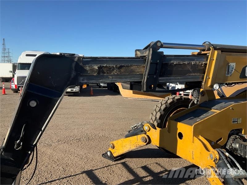 CAT 943D Telehandler Teleskopické manipulátory