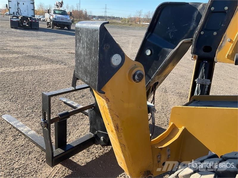 CAT 943D Telehandler Teleskopické manipulátory