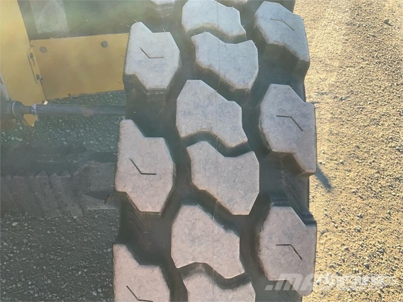 CAT 943D Telehandler Teleskopické manipulátory