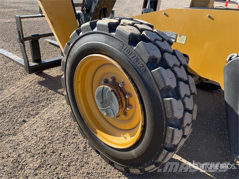 CAT 943D Telehandler Teleskopické manipulátory