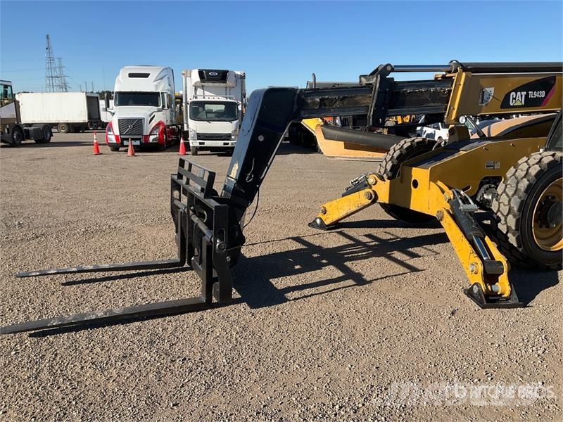 CAT 943D Telehandler Teleskopické manipulátory