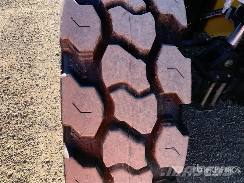 CAT 943D Telehandler Teleskopické manipulátory