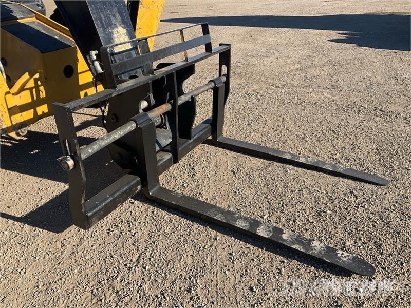 CAT 943D Telehandler Teleskopické manipulátory