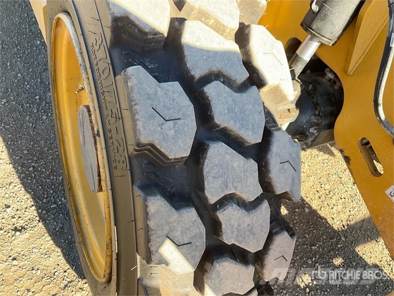 CAT 943D Telehandler Teleskopické manipulátory