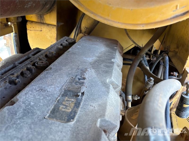CAT 950F Gumikerekes homlokrakodók