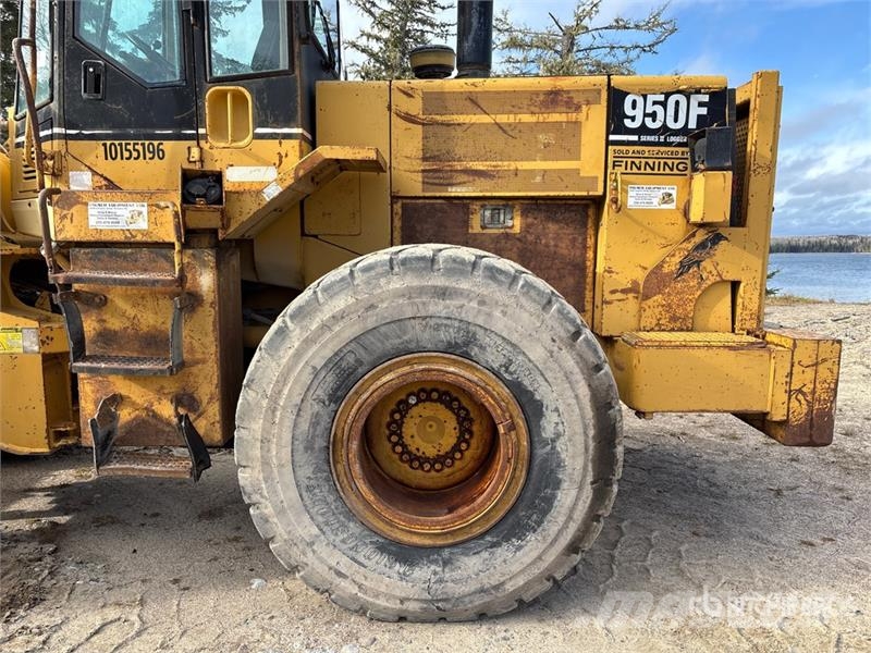 CAT 950F Gumikerekes homlokrakodók