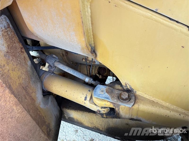 CAT 950F Gumikerekes homlokrakodók