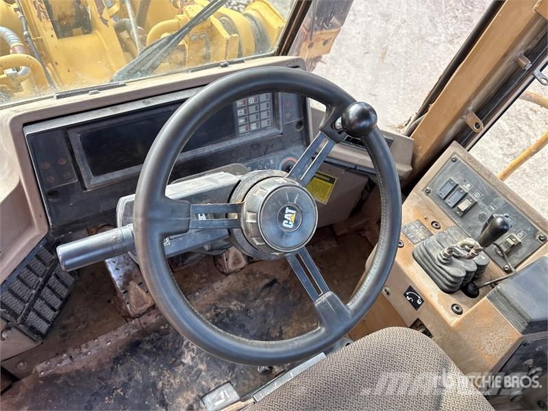 CAT 950F Gumikerekes homlokrakodók