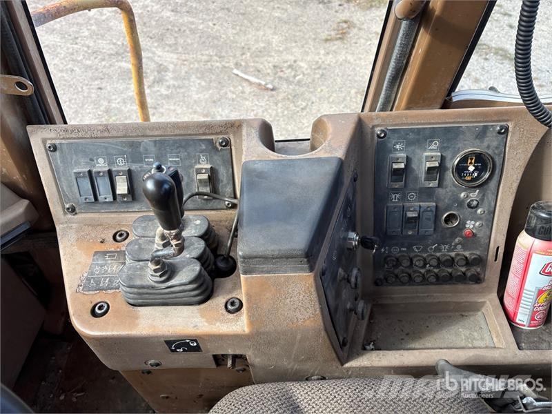 CAT 950F Gumikerekes homlokrakodók