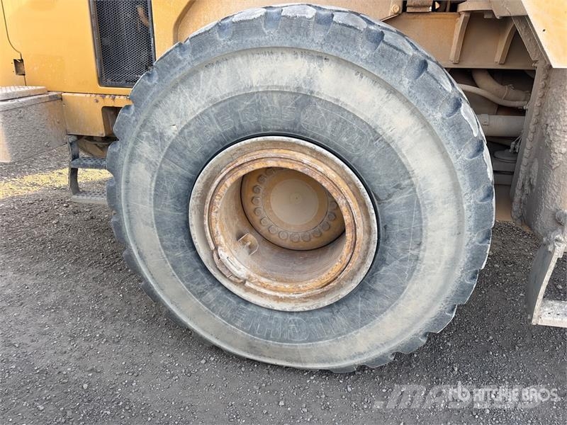 CAT 966G Iekrāvēji uz riteņiem
