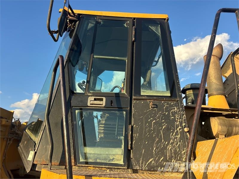 CAT 966G Iekrāvēji uz riteņiem