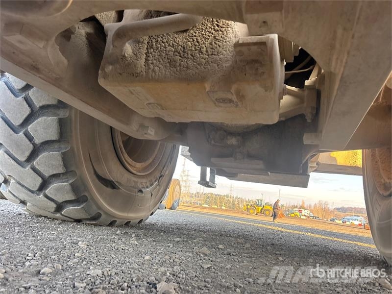 CAT 966G Iekrāvēji uz riteņiem