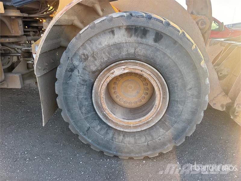CAT 966G Iekrāvēji uz riteņiem
