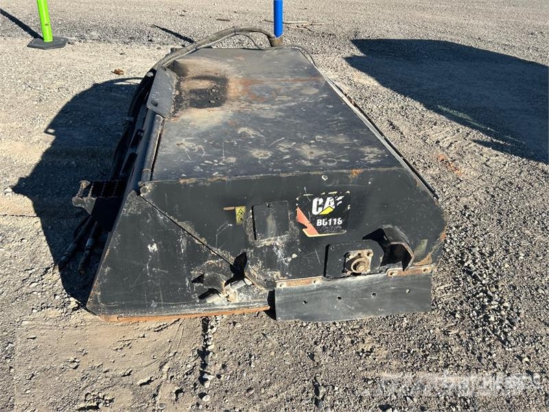 CAT BU118 75 in Skid Steer Sweeper Balayeuse / Autolaveuse