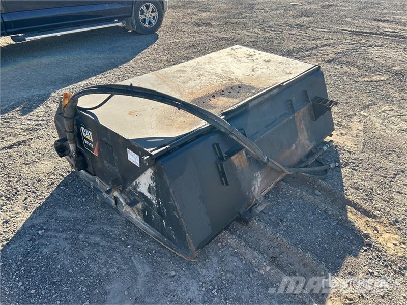 CAT BU118 75 in Skid Steer Sweeper Balayeuse / Autolaveuse
