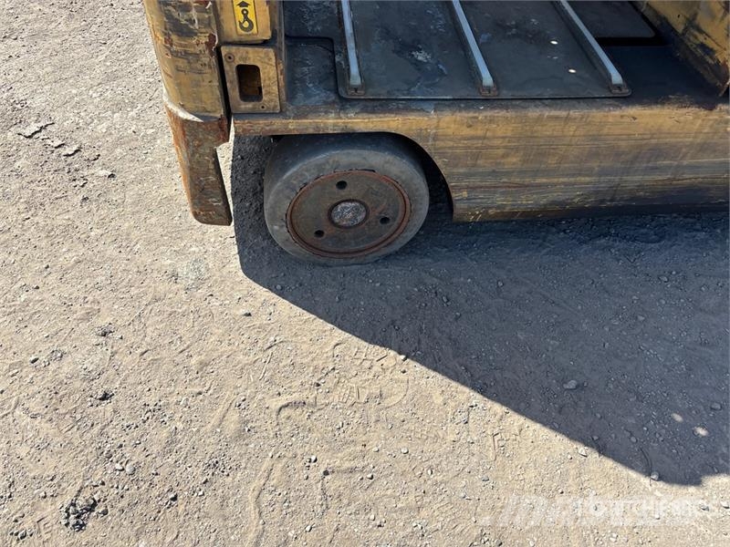 CAT C4000 3750 lb Electric Forklift (Inoperable) Elektro Stapler