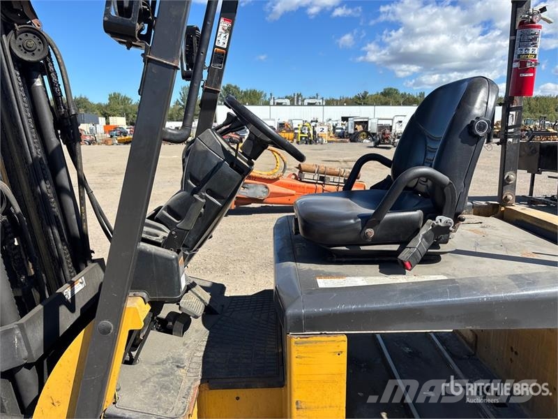 CAT C4000 3750 lb Electric Forklift (Inoperable) Elektro Stapler