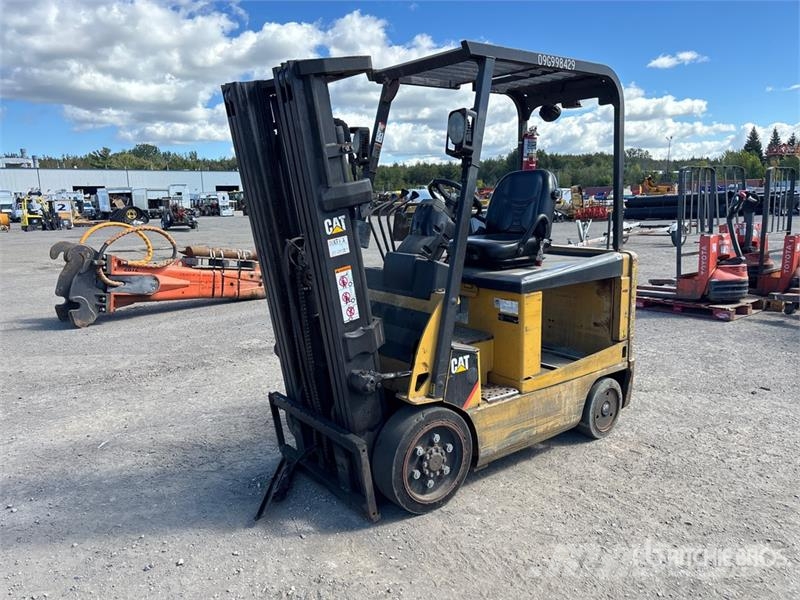 CAT C4000 3750 lb Electric Forklift (Inoperable) Elektro Stapler