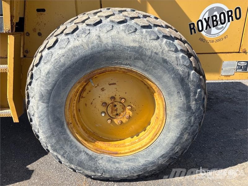 CAT CS563C Smooth Drum Compactor مداحل أحادية الأسطوانة