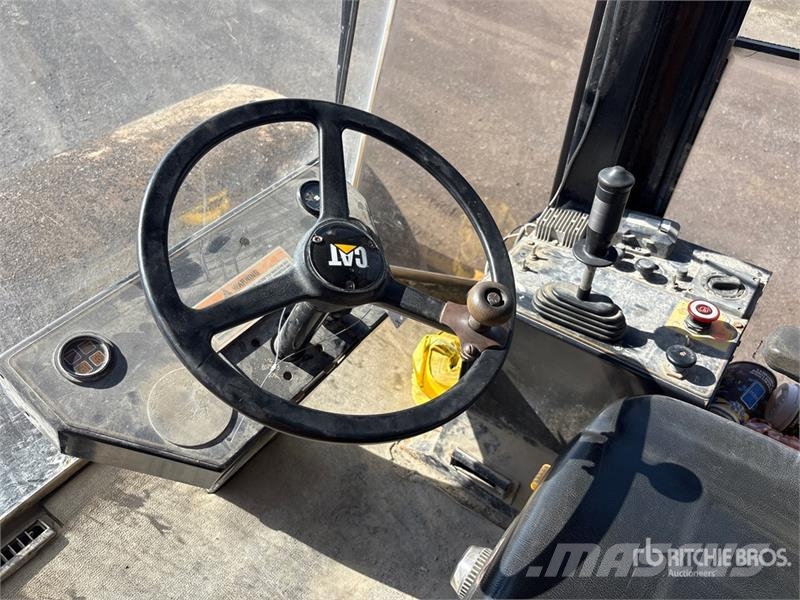 CAT CS563C Smooth Drum Compactor مداحل أحادية الأسطوانة